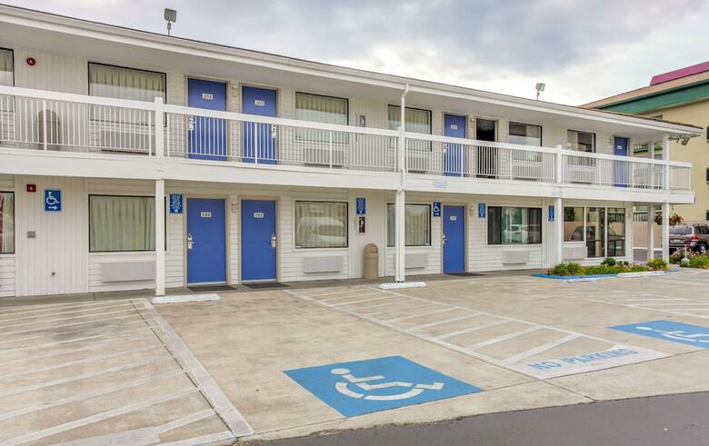Motel 6 Medford North