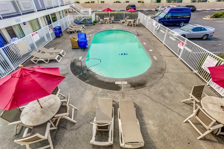 Motel 6 Medford North