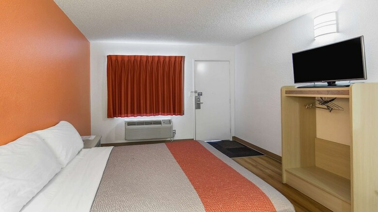 Motel 6 Medford North