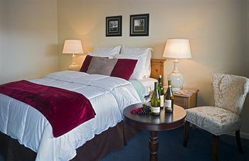 Hotel Rogue Valley Inn