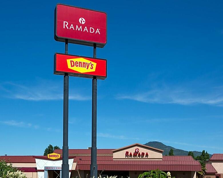 Motel Ramada Medford & Convention Center