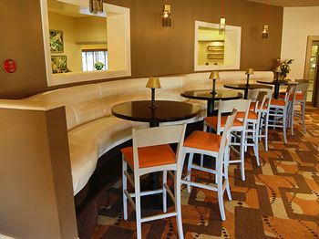 Hotel Inn At The Commons
