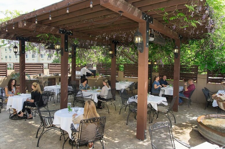 Hotel Rogue Regency Inn & Suites