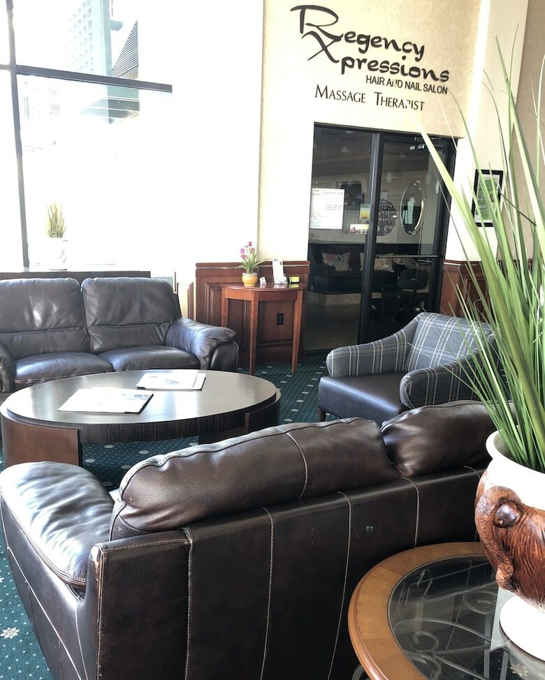 Hotel Rogue Regency Inn & Suites