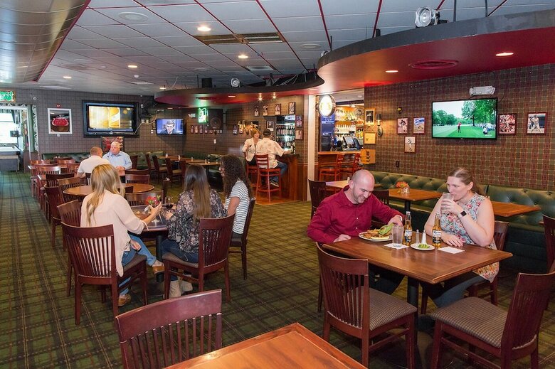 Hotel Rogue Regency Inn & Suites