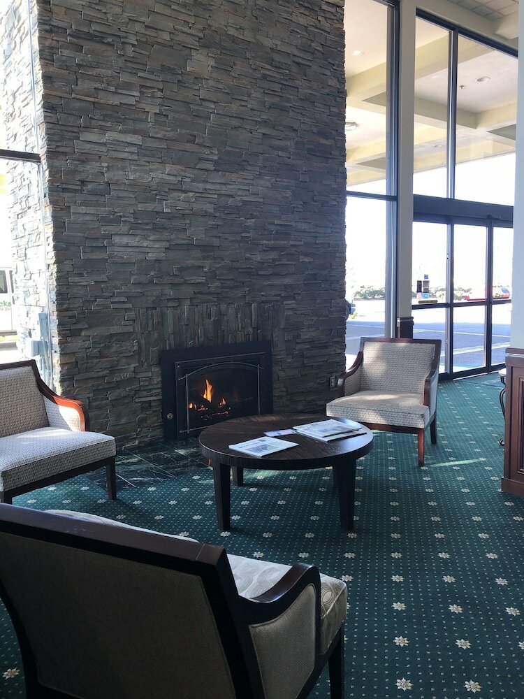 Hotel Rogue Regency Inn & Suites