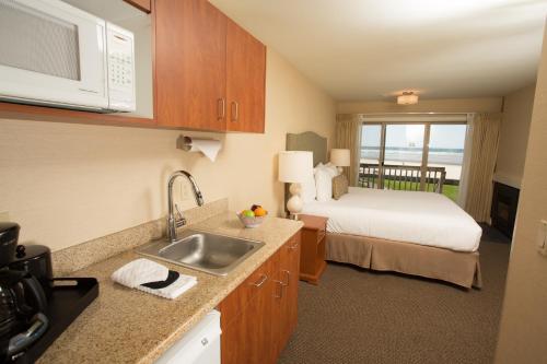 Hotel Schooner's Cove Inn