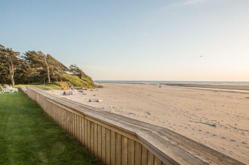 Hotel Schooner's Cove Inn