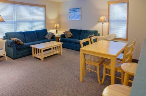 Hotel Sea Breeze Court