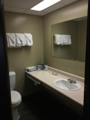Hotel Sunlac Inn Lakota