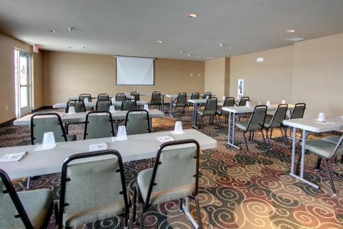 Hotel Cobblestone Inn & Suites Harvey