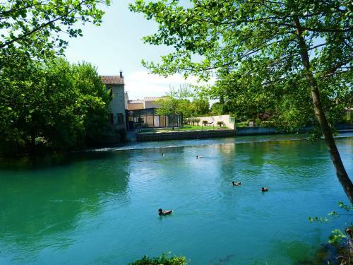 Au Murmure De La Sorgue