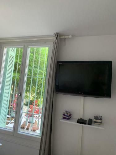 Bed & Breakfast C�t� Court