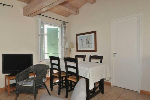 Maison De Village � �tage