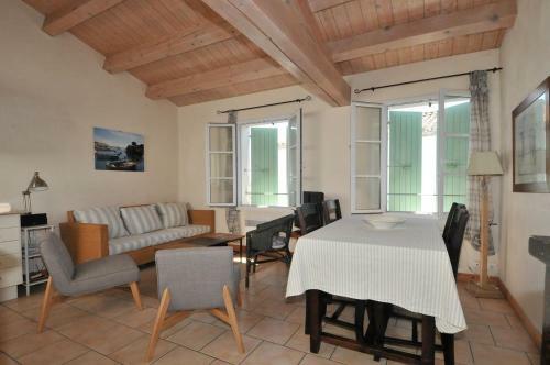 Maison De Village � �tage