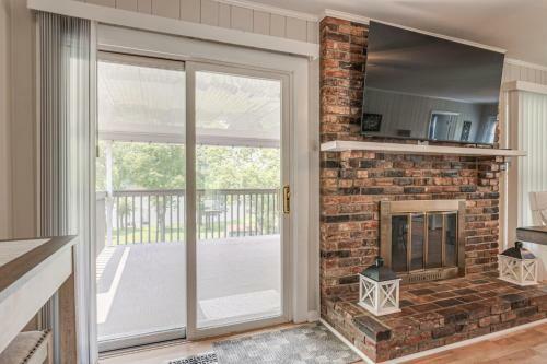 Lakefront Home Firepit & Deck