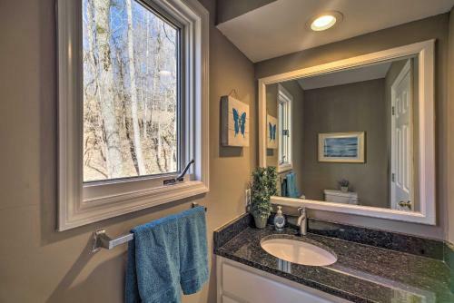 Cozy Lake-view Home Dog Friendly And Boat Slip!