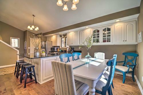 Cozy Lake-view Home Dog Friendly And Boat Slip!