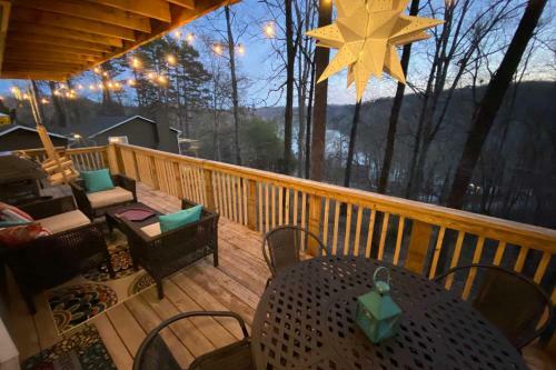 Cozy Lake-view Home Dog Friendly And Boat Slip!