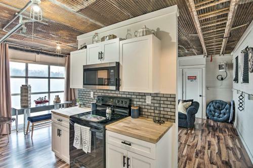 Pet Friendly Milk Barn Cottage On 15 Acres!