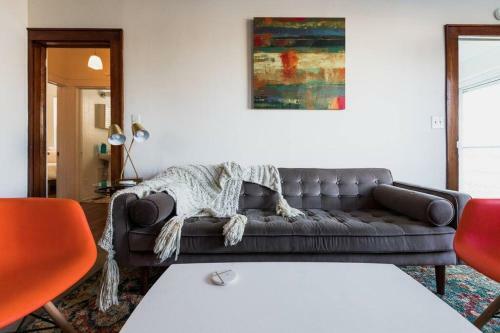 Cozy Mid-century Cottage King Bed 3bed 1bath