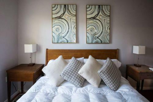 Cozy Mid-century Cottage King Bed 3bed 1bath