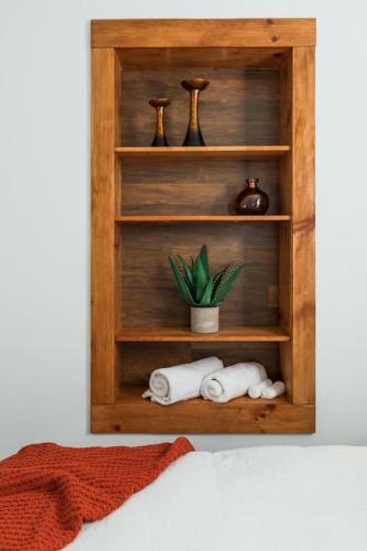 Cozy Mid-century Cottage King Bed 3bed 1bath