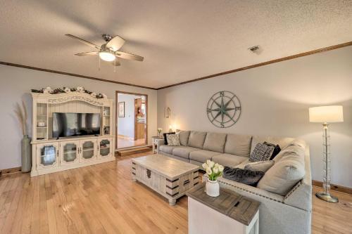 Johnson City Family Home With Front Porch!