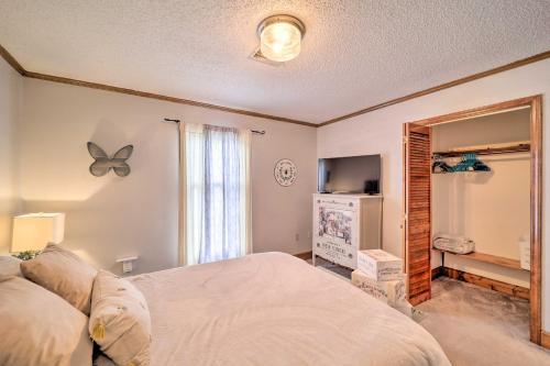 Johnson City Family Home With Front Porch!