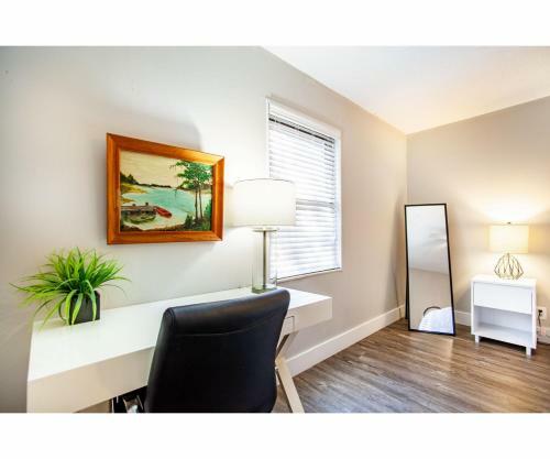 Classic Lake House Lakefront With Fire Pit And Dock