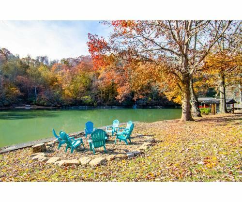 Classic Lake House Lakefront With Fire Pit And Dock