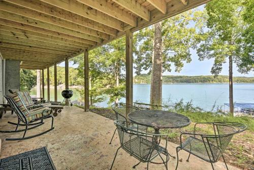 Renovated Lakeside Home With Private Boat Dock!