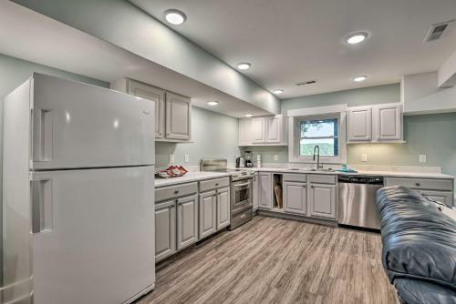 Renovated Lakeside Home With Private Boat Dock!