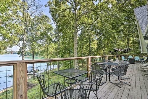 Renovated Lakeside Home With Private Boat Dock!