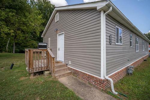Oak Ridge Charmer Close To Windrock Park