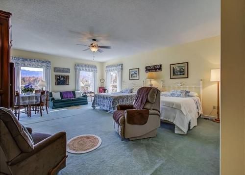 Far Horizons #416 By Aunt Bug's Cabin Rentals