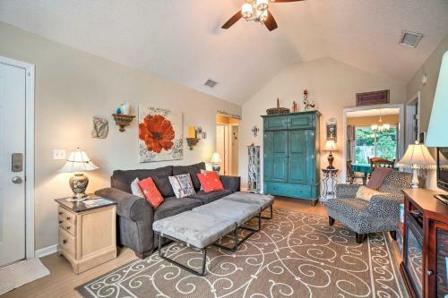Enchanting Murfreesboro Cottage With Garden!