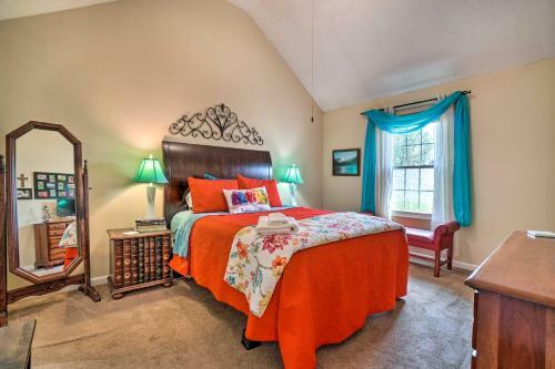 Enchanting Murfreesboro Cottage With Garden!