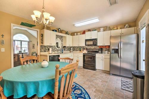 Enchanting Murfreesboro Cottage With Garden!