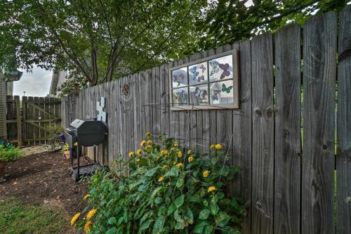 Enchanting Murfreesboro Cottage With Garden!