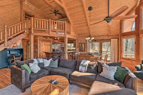 Center Hill Lake Cabin With Wraparound Deck!