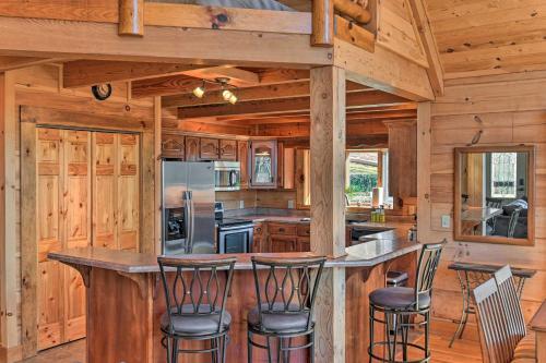 Center Hill Lake Cabin With Wraparound Deck!