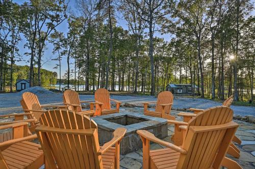 Tranquil Tiny Home With Fire Pit And Lake Access!