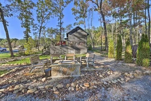 Tranquil Tiny Home With Fire Pit And Lake Access!