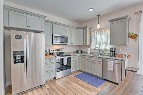 Home In Nashville Suburb Of White Bluff!