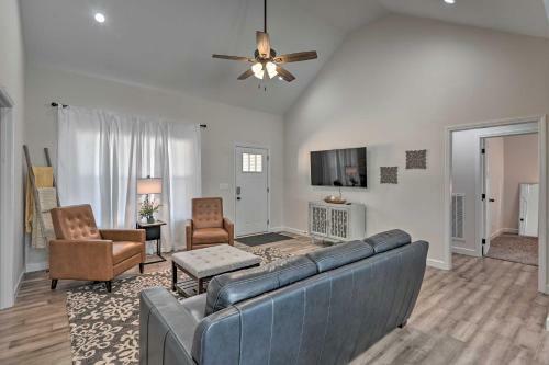 Home In Nashville Suburb Of White Bluff!