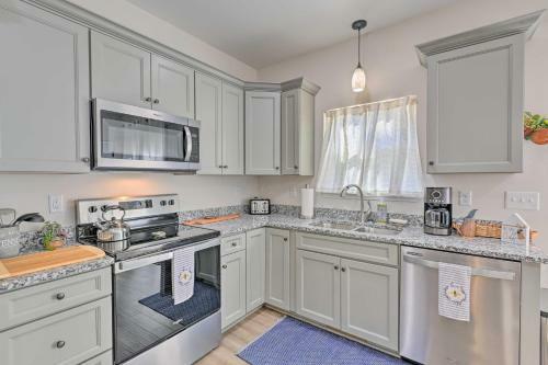 Home In Nashville Suburb Of White Bluff!