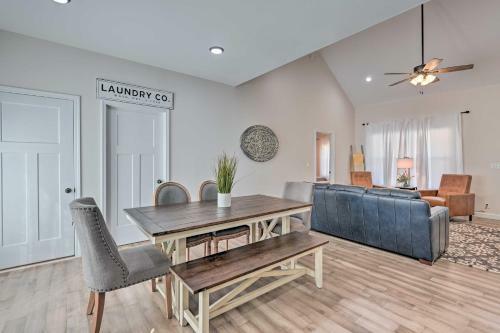 Home In Nashville Suburb Of White Bluff!