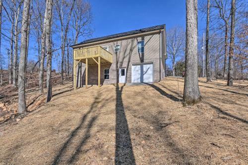 Home In Nashville Suburb Of White Bluff!