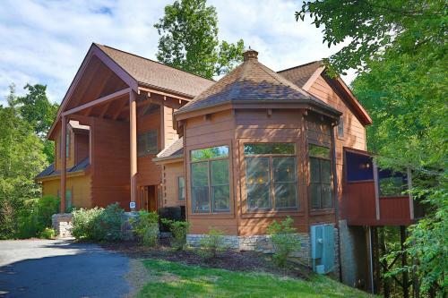 Majestic Manor Cabin